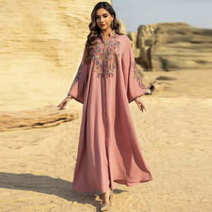 Robe délicate à col en V brodée, vêtements islamiques du Moyen-Orient, motif floral, tissu crêpe, robe ample de Dubaï, style turc - Product Image 3