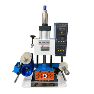 Macchina da stampa con Logo a caldo in pelle pneumatica automatica per indumento e lamina d'oro che timbra per la produzione di scarpe - Product Image 1