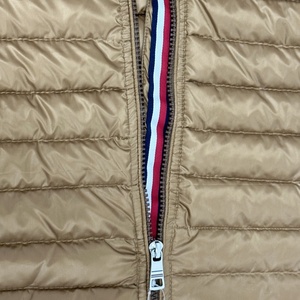 Veste en duvet imperméable veste d'hiver coupe-vent à capuche manteau en duvet écologique veste unisexe solide avec fermeture éclair et logo personnalisé - Product Image 5