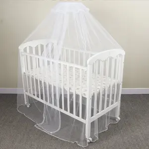 Tempat tidur bayi putih, tempat tidur bayi kayu pinus dengan roda yang dapat diatur untuk usia 0-3 tahun