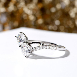 Anello da Donna F283 in Oro Bianco con Diamante Taglio Brillante Rotondo Colore G Naturale, Gioiello di Fidanzamento con Diamanti Laterali - Product Image 2