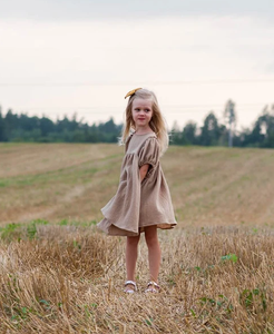 Gaun Musim Panas Anak Perempuan Lucu Berlengan Mengembang Bahan Muslin Warna Beige Gaun Muslin Bohemian Kasual 1 Potong - Product Image 2