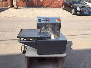 Machine commerciale en acier inoxydable pour <span class=keywords><strong>la</strong></span> fabrication <span class=keywords><strong>de</strong></span> chocolat, avec fonctions d'impression, <span class=keywords><strong>de</strong></span> tempérage et <span class=keywords><strong>de</strong></span> fusion des pépites <span class=keywords><strong>de</strong></span> chocolat - Product Image 5