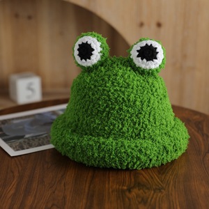 2025 chapeau de bonnet chaud d'<span class=keywords><strong>hiver</strong></span> en forme de grenouille en peluche verte pour femmes adapté à un usage quotidien - Product Image 6