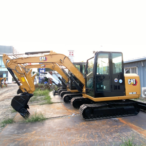 Mini-excavatrice CAT 305.5E2 d'occasion à faible nombre d'heures de fonctionnement avec chenilles en caoutchouc pour les projets d'aménagement paysager et de construction - Product Image 1