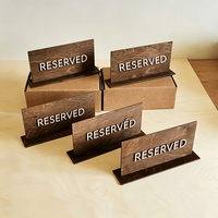 Panneau de table en bois personnalisé découpé au laser avec lettres en relief pour restaurant, mariage, événementiel