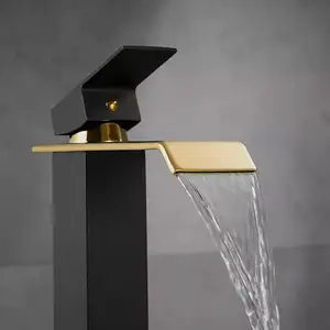 Rubinetti in ottone spazzolato nero e oro montati sul ponte rubinetto per lavabo a cascata rubinetto per bagno di vanità