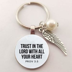 Porte-clés avec verset biblique, citation d'Écriture Sainte, bijoux chrétiens, cadeau inspirant pour une amie, femme, ailes d'ange en perle, porte-clés en verre - Product Image 3