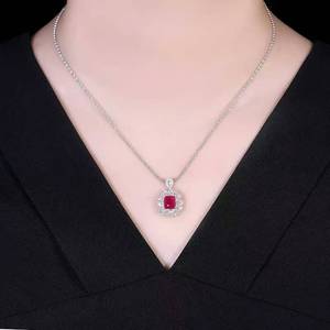 Bague en rubis sang de pigeon non chauffé de 1,54 carat, taille coussin, pierre précieuse naturelle du Mozambique avec 46 diamants sertis dans de l'or 18 carats - Product Image 5