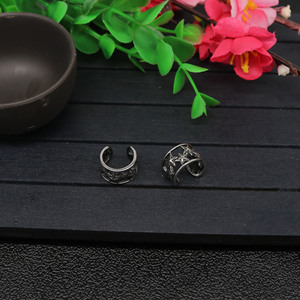 Stylish Star Pattern <b>Cuff</b> <b>Earrings</b> Stainless Steel Geometric Design For Men And Women Fashion Jewelry Non Pierced Ear Clips - Product Image 2