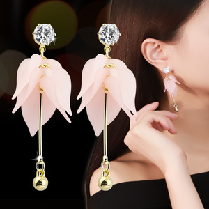 Pendientes de Moda 2026 para Mujer, Diseño Vintage con Flores, Aleación de Zinc, Baño de Oro de 14K, para Fiesta - Product Image 1