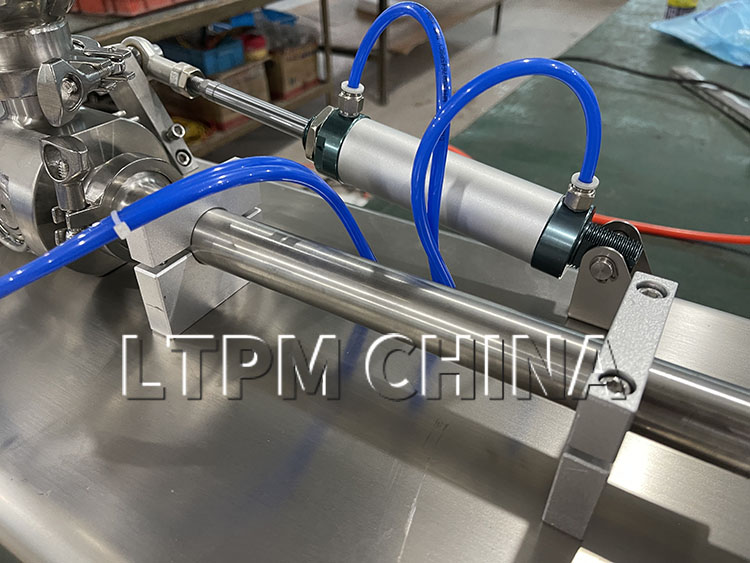 Semi-automatic milk paste filling machine single-head small beverage liquid liquor sauce honey