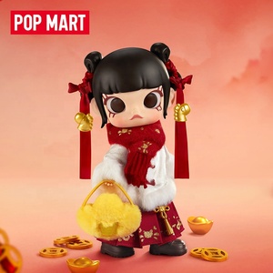 POPMART MOLLY Statuetta in Scala 1:8 Premium, Ideale per Collezioni IP, Decorazione da Scrivania e Regali Creativi - Product Image 3
