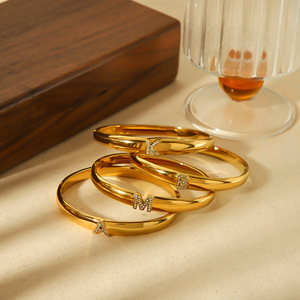 Brazalete Elegante con Letra Inglesa y Circonita Cúbica, Brazalete <span class=keywords><strong>de</strong></span> Acero Inoxidable con Baño <span class=keywords><strong>de</strong></span> <span class=keywords><strong>Oro</strong></span> <span class=keywords><strong>de</strong></span> 18k, Antideslustre, <span class=keywords><strong>para</strong></span> Mujer, Regalo - Product Image 2