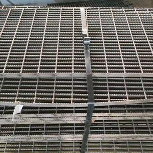 Grille en acier robuste finition noire pour fabrication DIY - Product Image 1