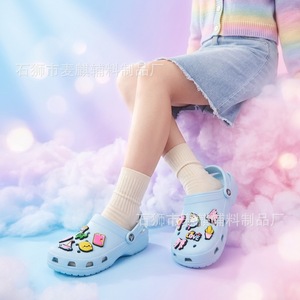 Breloques de chaussures douces et mignonnes multi-designs, accessoires DIY pour sabots, boucles de chaussures en PVC détachables, sensation haut de gamme, <span class=keywords><strong>licorne</strong></span>, sirène - Product Image 3