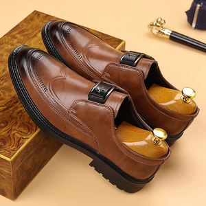 รองเท้าหนังผู้ชาย สีน้ำตาล สีดำ หัวแหลม แบบสวม ปิดด้วยแถบเดียว ลำลอง ธุรกิจ เป็นทางการ ส้นเตี้ย แฟชั่น สำหรับวัยรุ่น อายุ 18-40 ปี - Product Image 3