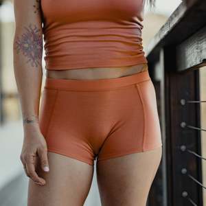 Boyshorts personalizzati in <span class=keywords><strong>lana</strong></span> Merino per le donne biancheria intima lavorata a maglia traspirante con Logo sulla vita Made in China - Product Image 4