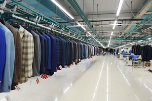 Bộ đồ cưới nam sọc hai nút có thể tùy chỉnh có nút đánh bóng độc đáo - Product Image 6