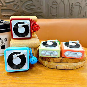 Boîte à musique gramophone vinyle rétro classique, petit jouet décoratif, lecteur de disques vinyle carré rétro créatif en plastique, porte-clés - Product Image 2
