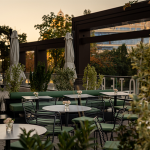 Progettazione d'Interni per Pasticcerie - Servizio di Ristrutturazione Commerciale Personalizzato per Negozi di Dolci (Decorazione Retrò Verde Vivace per Pasticceria) - Product Image 4