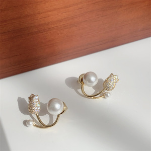 Nouvelles Boucles d'Oreilles Fleur de Perle Tulipe Coréenne Luxe Léger Tendance 2025 pour Femmes - Product Image 5