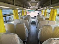 Bus touristique de luxe d'occasion à 32 places, conduite à gauche, moteur diesel Euro 3, boîte manuelle, personnalisable, moteur arrière, bus urbains à vendre