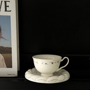 Ensemble <span class=keywords><strong>tasse</strong></span> et soucoupe en céramique à motifs floraux <span class=keywords><strong>vintage</strong></span>, <span class=keywords><strong>tasse</strong></span> à café délicate peinte à la main pour le thé de l'après-midi - Product Image 1