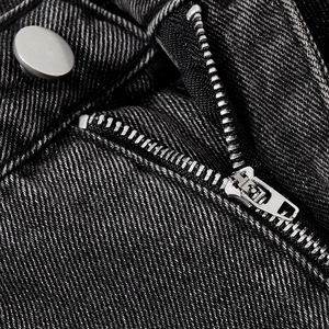 جينز عالي الجودة بالجملة مخصص بخصر مرتفع وقصة واسعة مع جيوب جانبية وأشرطة وشراشيب، مصنوع من القطن 100٪ بغسيل فاتح - Product Image 4