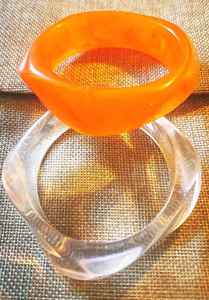 Brazaletes de Resina Elegantes para Mujer con Diseño Ligero y Duradero, Patrones Coloridos, Perfectos para Uso Diario y Fiestas - Product Image 3