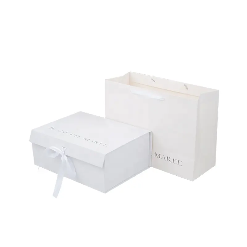 Özel logo büyük beyaz lüks katlanabilir papyon ambalaj kutuları karton kağıt giyim hediye ambalaj kutusu manyetik kapaklı