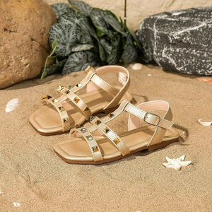 Sandalias Planas de Moda para Niñas con Tiras de Remaches Multicolor y Hebilla, Punta Cuadrada - Product Image 3