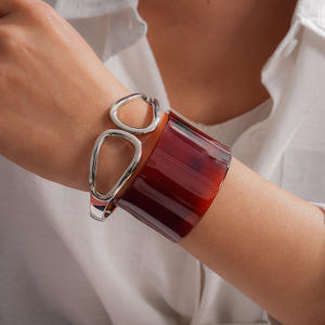 Bracelet enveloppant en alliage métallique plaqué argent pour femme, design goutte d'eau ovale irrégulière, motif teinté, minimaliste - Product Image 3