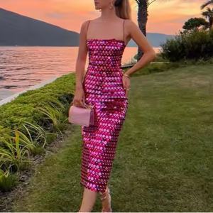 Robe élégante de haute qualité pour femmes, sexy, à taille fine, avec paillettes brillantes et bretelles spaghetti, vente en gros - Product Image 2