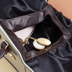 مرآة مكياج صغيرة محمولة من الفولاذ المقاوم للصدأ بيضاوية الشكل بلون نحاسي قلادة مرايا مكياج صغيرة دوارة للجيب - Product Image 2