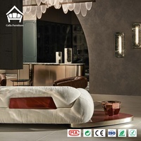 Canapé d'angle de luxe en cuir crème, canapé incurvé en bouclette avec chaise longue intégrée, éclairage LED, personnalisation haut de gamme, mobilier pour villa et manoir