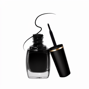 Delineador Líquido para Ojos Lakme Ultimate Glam, Semi Mate, Secado Rápido, Resistente al Agua y a las Manchas, Negro, 9ml - Product Image 1