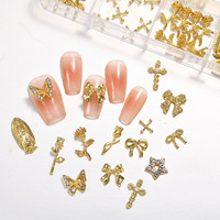 Charmes pour ongles luxueux en plastique 3D avec strass, boîte de 12 compartiments, charmes à la mode très vendus, nœud papillon, croix, statue de Bouddha pour les ongles