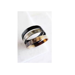 Brazalete de Cuerno de Búfalo Natural de Alta Calidad, Negro y Blanco, Hecho a Mano, para Mujer - Product Image 1