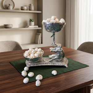 Cuenco Elevado de Plata con Adornos de Elefante y Base Esculpida, Detalle Metálico Hecho a Mano para Mesa de Lujo y Decoración Interior - Product Image 3
