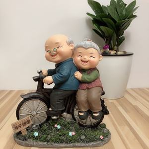Couple de personnes âgées résine artisanat heureux vieil homme vieille dame <span class=keywords><strong>mariage</strong></span> décor <span class=keywords><strong>mariage</strong></span> Souvenir cadeau 13.5x9.5x11.5cm maison bureau décoration - Product Image 3