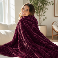 Plaid de luxe rayé en fausse fourrure de lapin double couche, super doux, en polaire, chaud, rouge bordeaux, fourrure sculptée pour lit et canapé