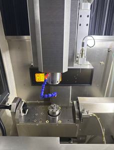 Routeur CNC 5 axes pour métaux avec commande Syntec, moteur servo à broche unique, tension 380V/220V et précision de 0,008 mm - Product Image 5