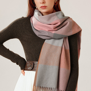 Écharpe longue à carreaux réversible pour femme, accessoire d'hiver pour un usage quotidien - Product Image 1