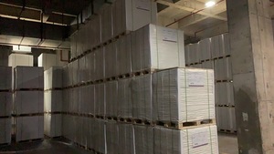 Tablero de tarjeta artística de marca Chen Ming <span class=keywords><strong>Euca</strong></span> 300 350 GSM C2S tablero de arte recubierto para impresión de etiquetas colgantes - Product Image 6