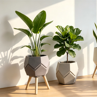 Décoration de salon minimaliste moderne, pot de fleurs en argile fibreuse à pieds hauts, pot de plantes vertes de luxe polygonal pour l'intérieur