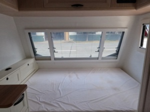 Caravane <span class=keywords><strong>de</strong></span> voyage légère moderne pour 4 personnes, sans bois, avec châssis AL-KO et construction <span class=keywords><strong>en</strong></span> aluminium, idéale pour le remorquage quotidien par un SUV - Product Image 6