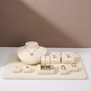 แท่นโชว์เครื่องประดับระดับไฮเอนด์แบบกำหนดเอง สำหรับจี้ สร้อยข้อมือ แหวน เคาน์เตอร์ ถ่ายทอดสด อุปกรณ์ประกอบฉากโชว์เครื่องประดับ - Product Image 1