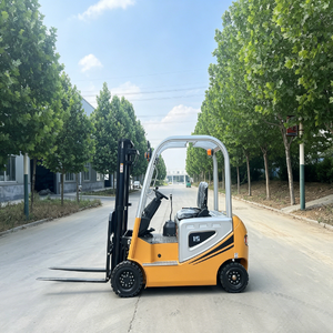 Chariot léger avec batterie au plomb-acide et pneus pleins, vitesse de levage réglable pour un chargement précis en atelier - Product Image 2