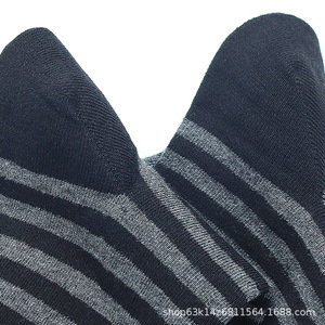 Chaussettes habillées classiques noires à rayures pour hommes, respirantes, pour le bureau et les affaires, vente en gros - Product Image 3